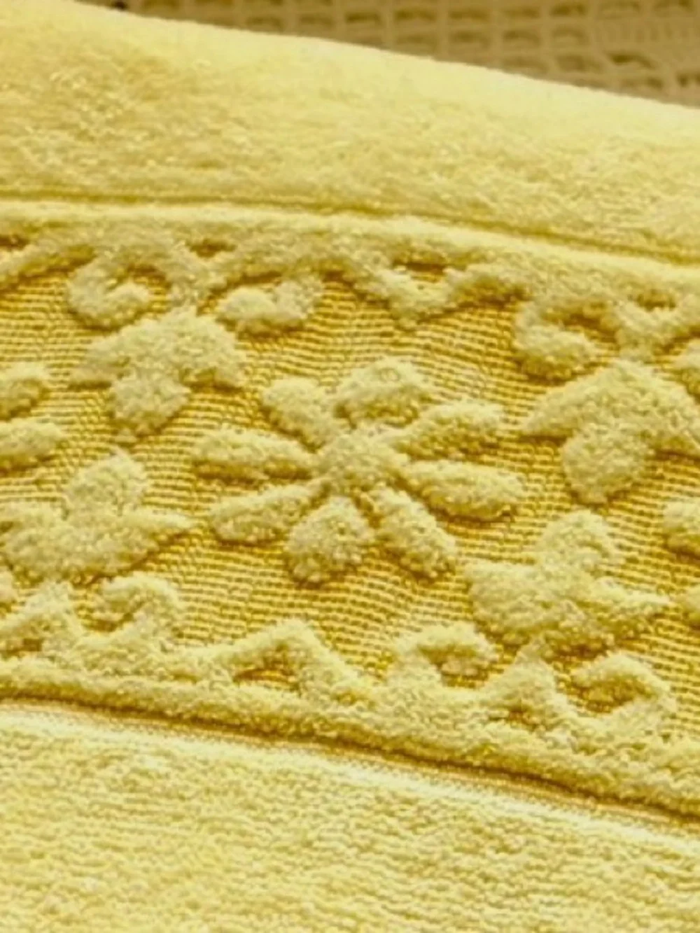 Yellow Vintage Cannon Monticello Sculpted Terrycloth Bath Towel